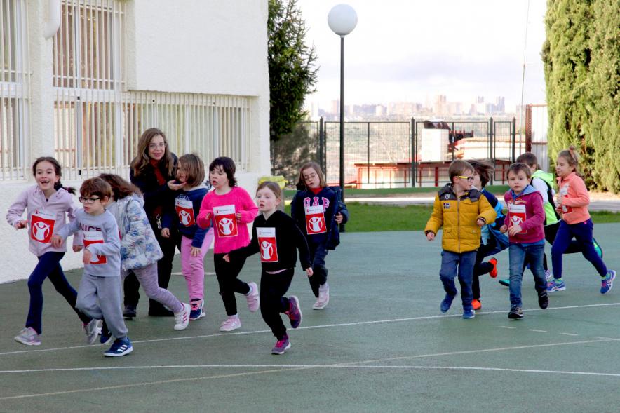 Carrera Kilómetros de Solidaridad Colegio Base - Imagen de los corredores infantiles.