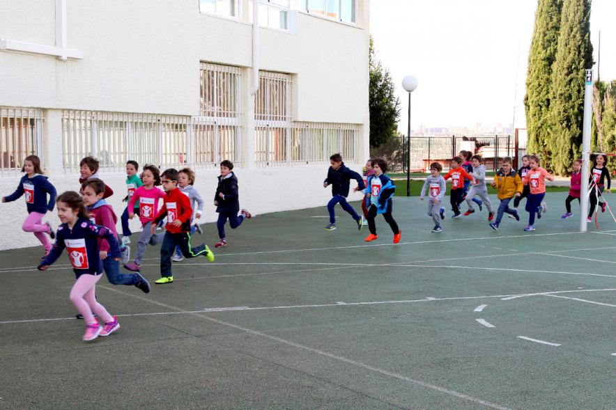 Carrera Kilómetros de Solidaridad Colegio Base - Imagen de los corredores infantiles.