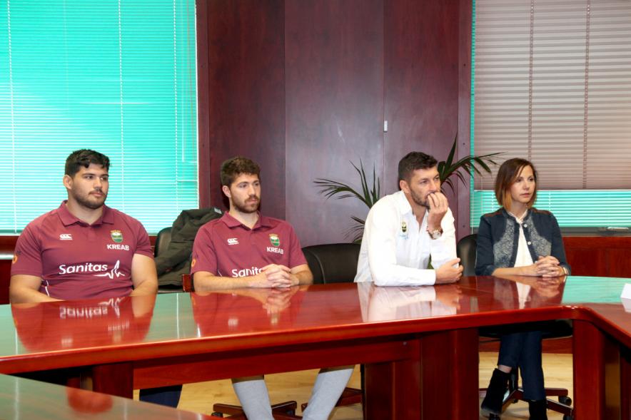 Representantes del equipo de Rugby Alcobendas durante el evento