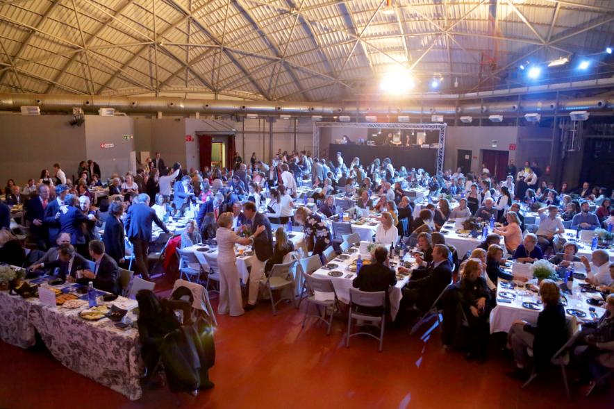 La Voz Solidaria 2018 - Fundación Pablo Horstmann - Imagen lejana del salón donde se celebra la cena.  