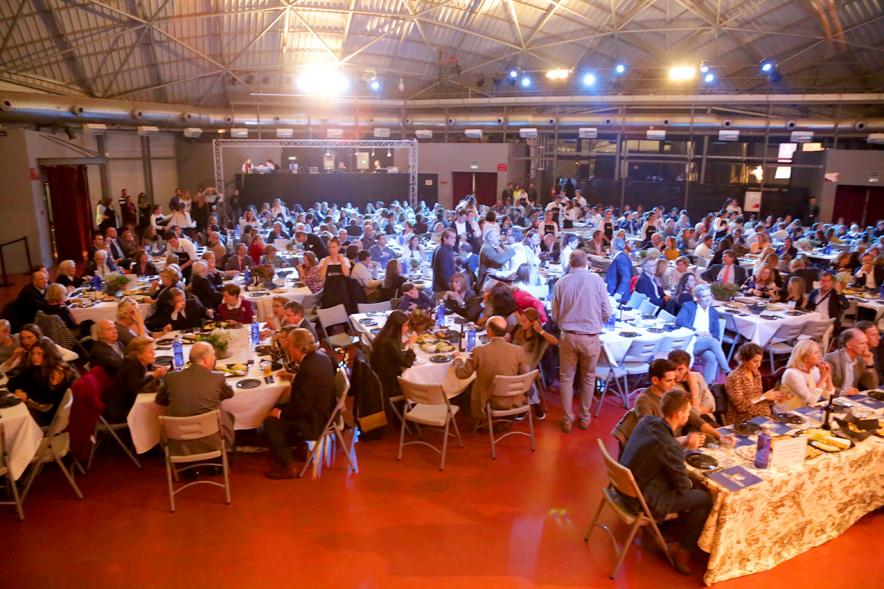 La Voz Solidaria 2018 - Fundación Pablo Horstmann - Imagen lejana del salón donde se celebra la cena.  