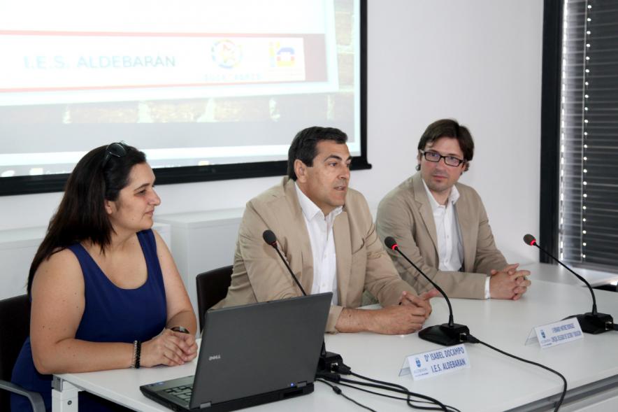 Entrega de Diplomas LaborESO 2017 - Imagen de la mesa presidencial donde están las autoridades asistentes al acto.