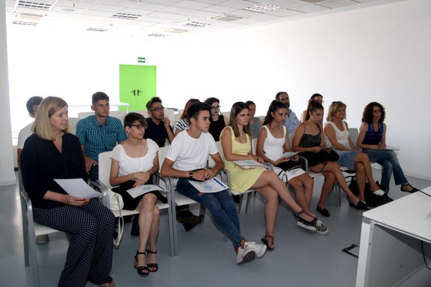 Entrega de Diplomas LaborESO 2017 - Imagen de asistentes al acto.
