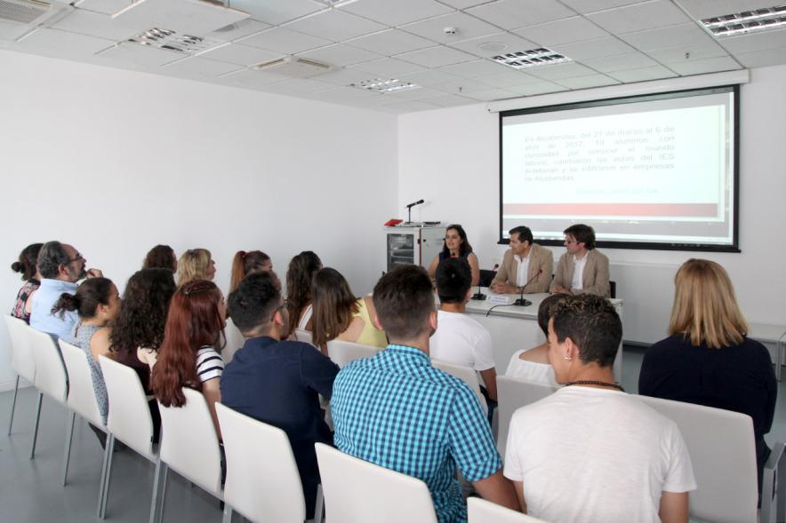 Entrega de Diplomas LaborESO 2017 - Imagen de la mesa presidencial donde están las autoridades asistentes al acto.