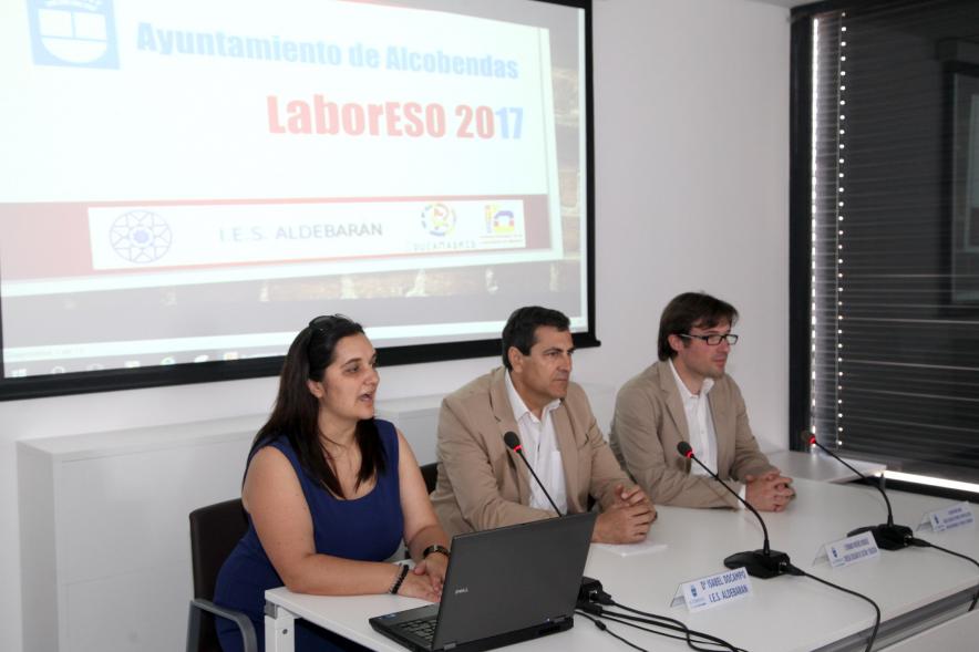 Entrega de Diplomas LaborESO 2017 - Imagen de la mesa presidencial donde están las autoridades asistentes al acto.