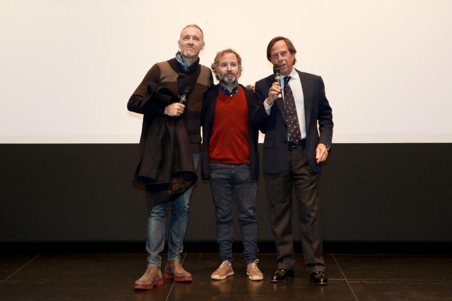 Preestreno de la Película "Las Furias" en el Centro de Arte -  El alcalde con los directores.