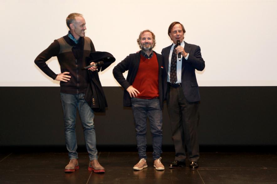 Preestreno de la Película "Las Furias" en el Centro de Arte -  El alcalde con los directores.