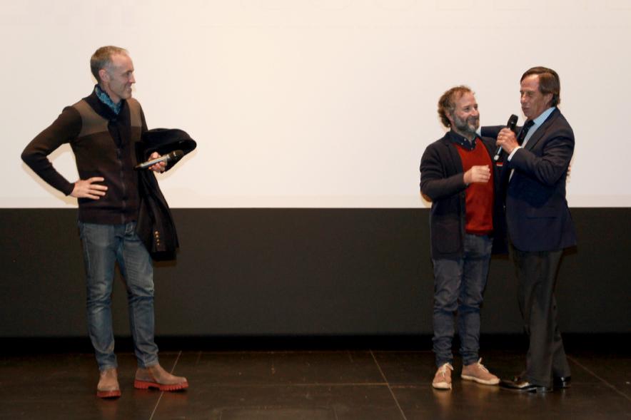 Preestreno de la Película "Las Furias" en el Centro de Arte -  El alcalde con los directores.