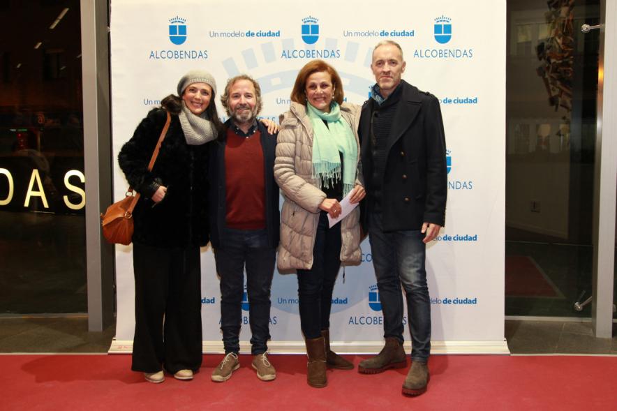 Preestreno de la Película "Las Furias" en el Centro de Arte -  Posado de los directores con los asistentes.