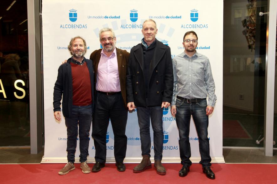 Preestreno de la Película "Las Furias" en el Centro de Arte -  Posado de los directores con los asistentes.