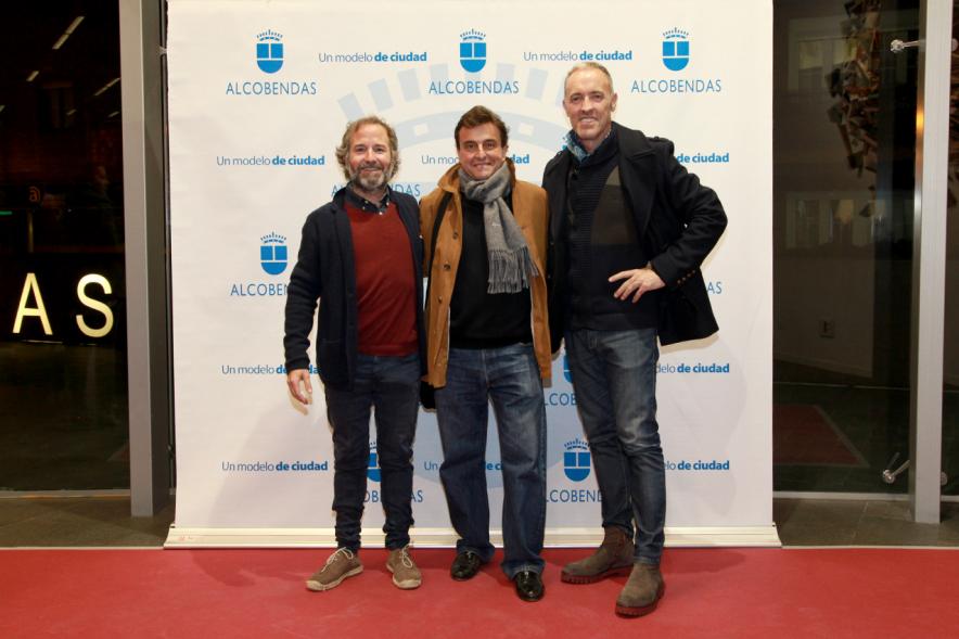 Preestreno de la Película "Las Furias" en el Centro de Arte -  Posado de los directores con los asistentes.