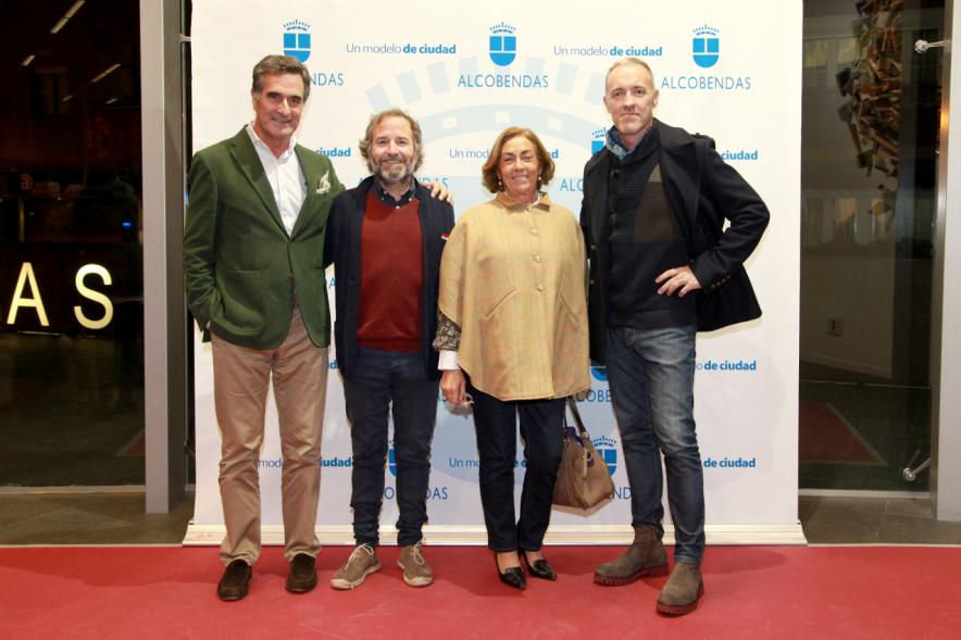 Preestreno de la Película "Las Furias" en el Centro de Arte -   Posado de los directores con los asistentes.