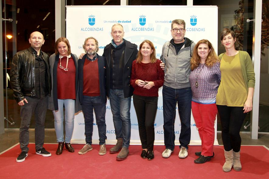 Preestreno de la Película "Las Furias" en el Centro de Arte -  Posado de los directores con los asistentes.