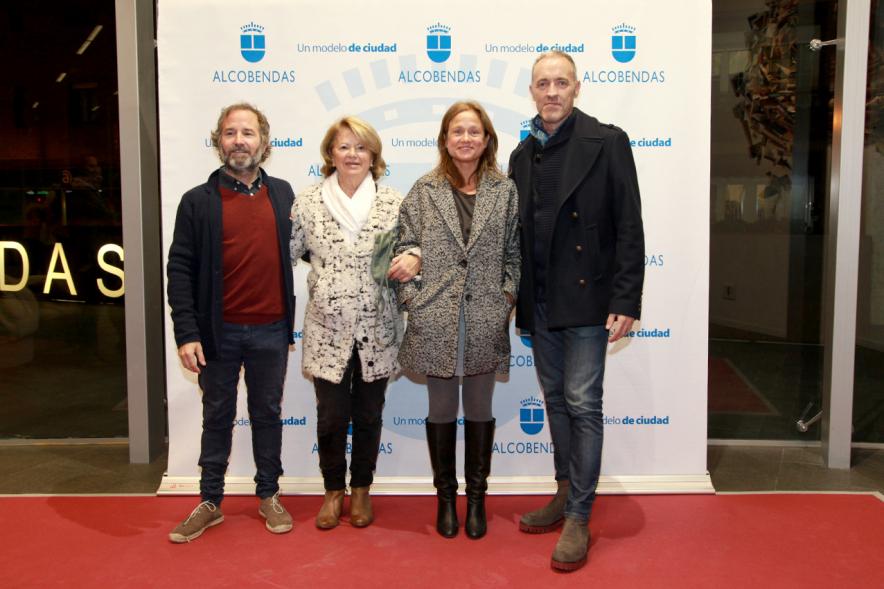 Preestreno de la Película "Las Furias" en el Centro de Arte -  Posado de los directores con los asistentes. 