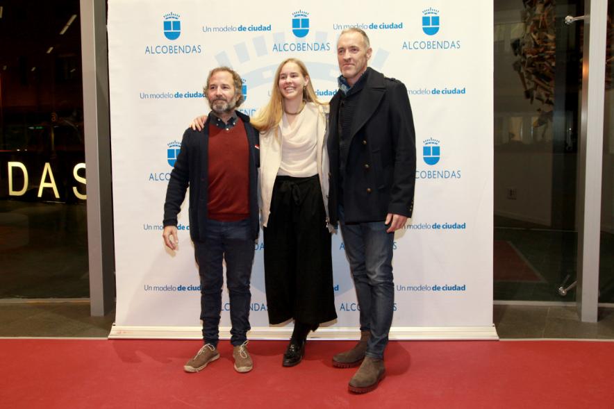 Preestreno de la Película "Las Furias" en el Centro de Arte -  Posado de los directores con los asistentes.