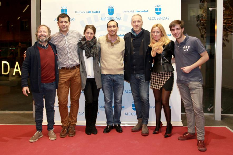 Preestreno de la Película "Las Furias" en el Centro de Arte -   Posado de los directores con los asistentes.