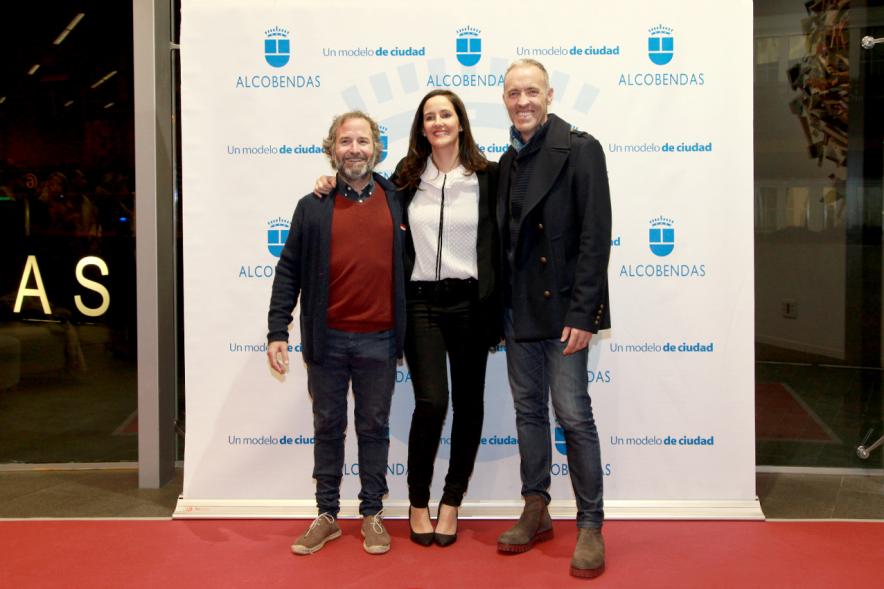 Preestreno de la Película "Las Furias" en el Centro de Arte -  Posado de los directores con los asistentes.