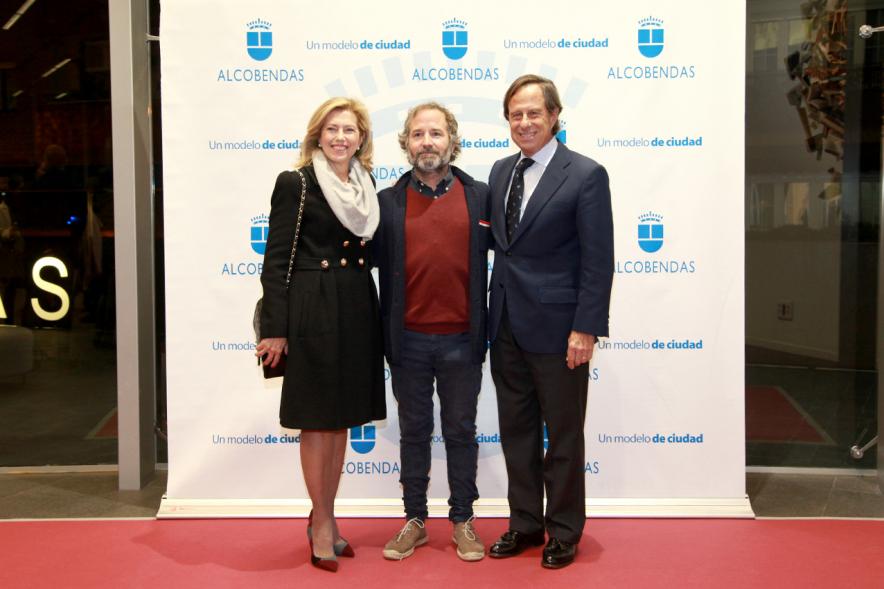 Preestreno de la Película "Las Furias" en el Centro de Arte -  El director con el alcalde.