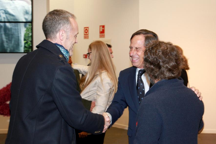 Preestreno de la Película "Las Furias" en el Centro de Arte -  El alcalde con los directores.
