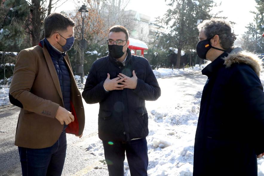 Autoridades en la visita de la grada caída por el temporal - 2021