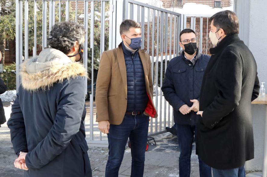 Autoridades en la visita de la grada caída por el temporal - 2021