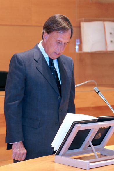 Lectura de la Constitución Española por su 40º Aniversario - El alcalde Garcia de Vinuesa lee la Constitución.
