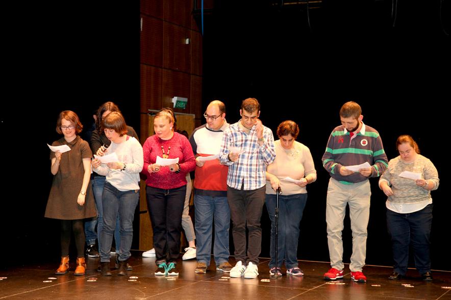 Lectores durante el acto