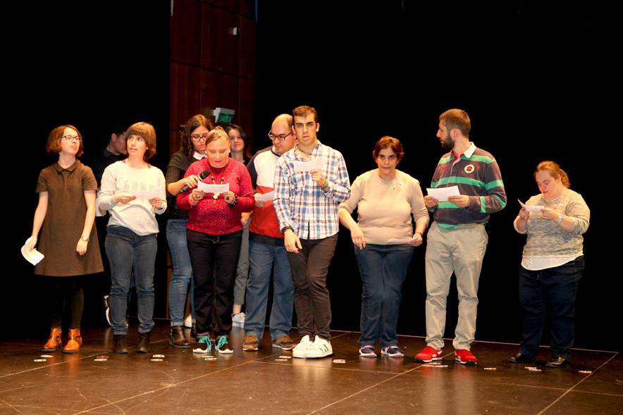 Lectores durante el acto