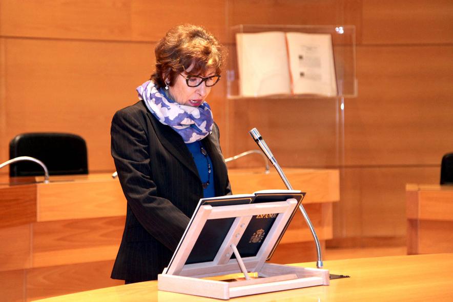 Lectura de la Constitución Española por su 40º Aniversario -  Imagen de una lectora de la Constitución.