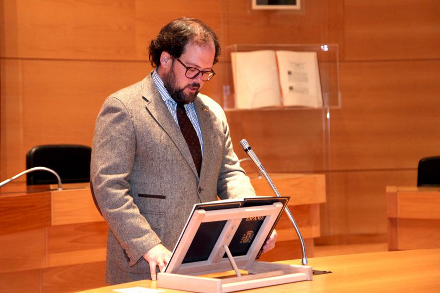 Lectura de la Constitución Española por su 40º Aniversario - Luis Miguel Torres, concejal del Ayuntamiento, lee la Constitución. 