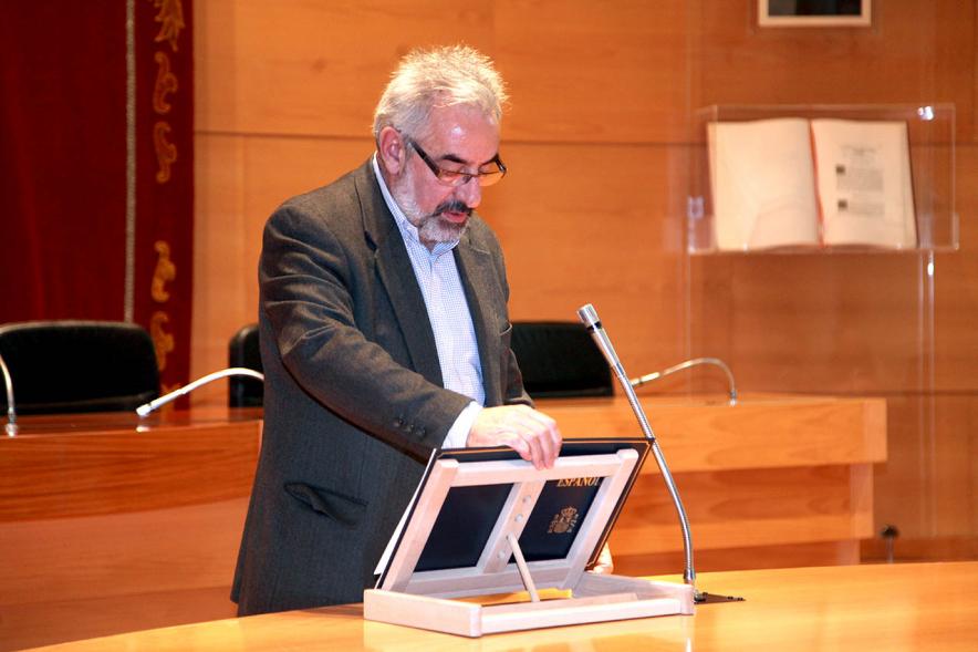 Lectura de la Constitución Española por su 40º Aniversario - Horacio Rico, concejal no adscrito del ayuntamiento, lee la Constitución.
