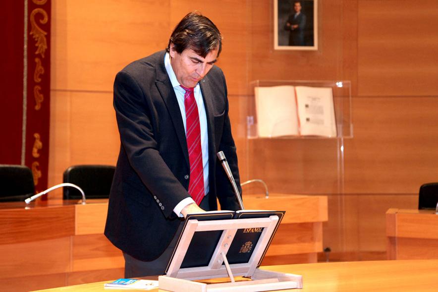 Lectura de la Constitución Española por su 40º Aniversario - Fernando Martínez, concejal de cultura,  lee la Constitución.
