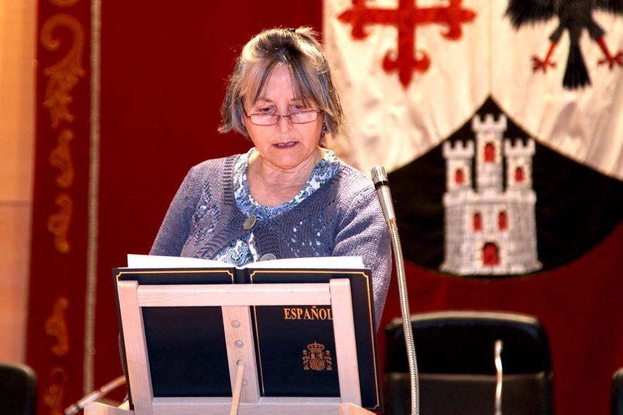 Lectura de la Constitución Española por su 40º Aniversario - Imagen de una lectora de la Constitución.