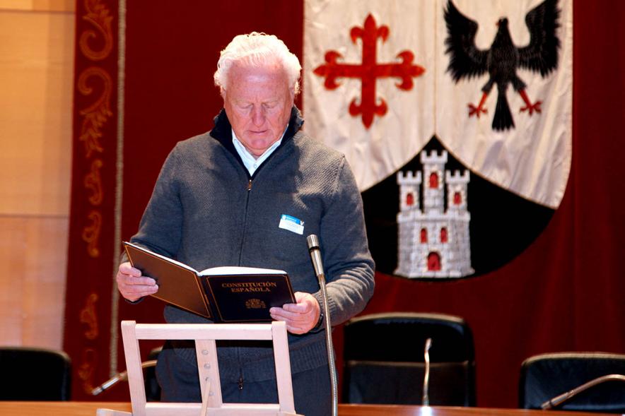 Lectura de la Constitución Española por su 40º Aniversario -Imagen de un lector de la Constitución.