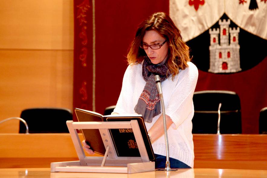 Lectura de la Constitución Española por su 40º Aniversario - Imagen de una lectora.