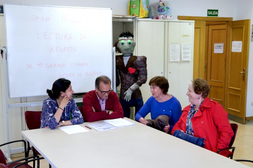 Lectura de Relatos Breves - Imagen del grupo de escritores.
