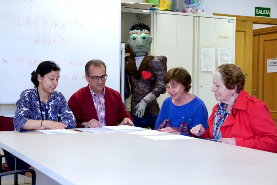 Lectura de Relatos Breves - Imagen del grupo de escritores.