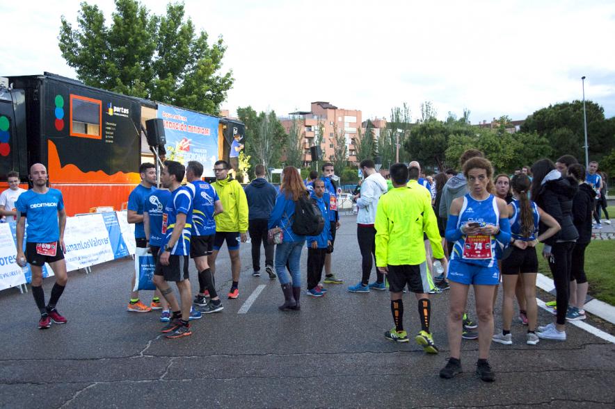Legua Nocturna Zagros Sport - Imagen de los corredores antes de la carrera.