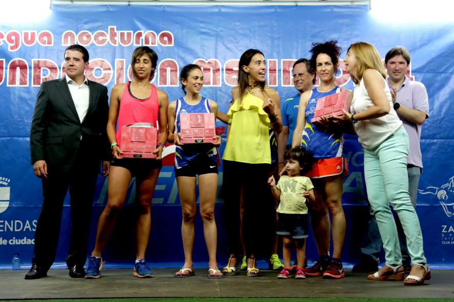 7ª Legua Nocturna Zagros -  Posado de ganadores, patrocinadores y el alcalde.