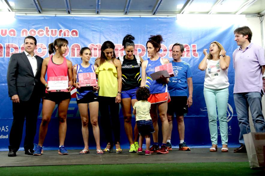 7ª Legua Nocturna Zagros -  Posado de ganadores, patrocinadores y el alcalde.