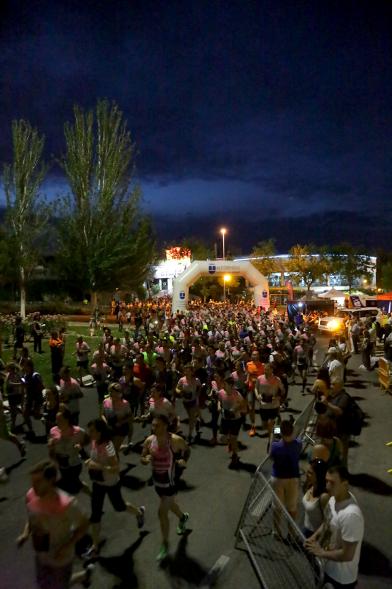 Vª Legua Nocturna Zagros Sports - Imagen de participantes durante la carrera nocturna.