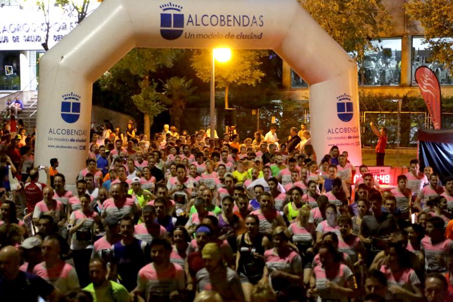 Vª Legua Nocturna Zagros Sports - Imagen de participantes durante la carrera nocturna.