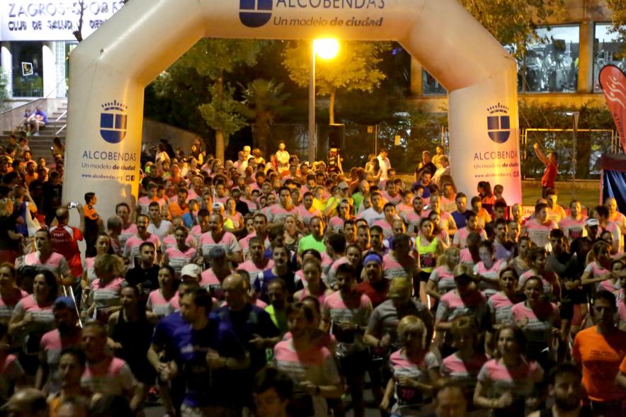 Vª Legua Nocturna Zagros Sports - Imagen de participantes durante la carrera nocturna.