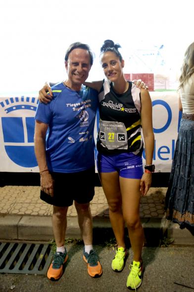 7ª Legua Nocturna Zagros - El alcalde con otra corredora.
