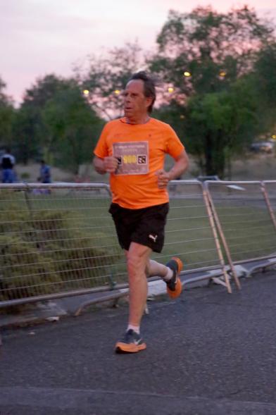 7ª Legua Nocturna Zagros - El alcalde corriendo.