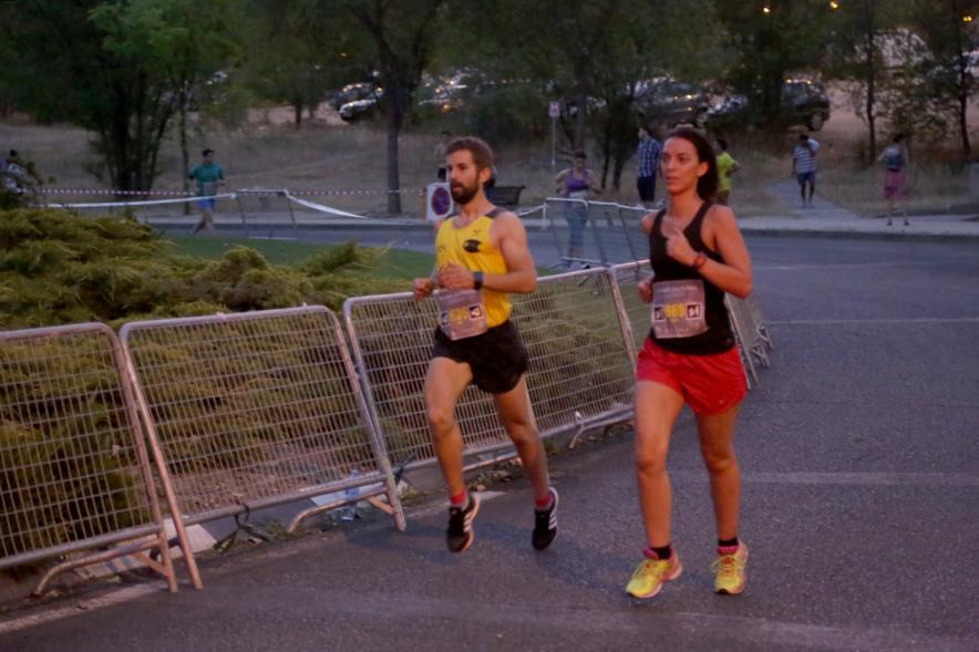 7ª Legua Nocturna Zagros -  Primer plano de los corredores.