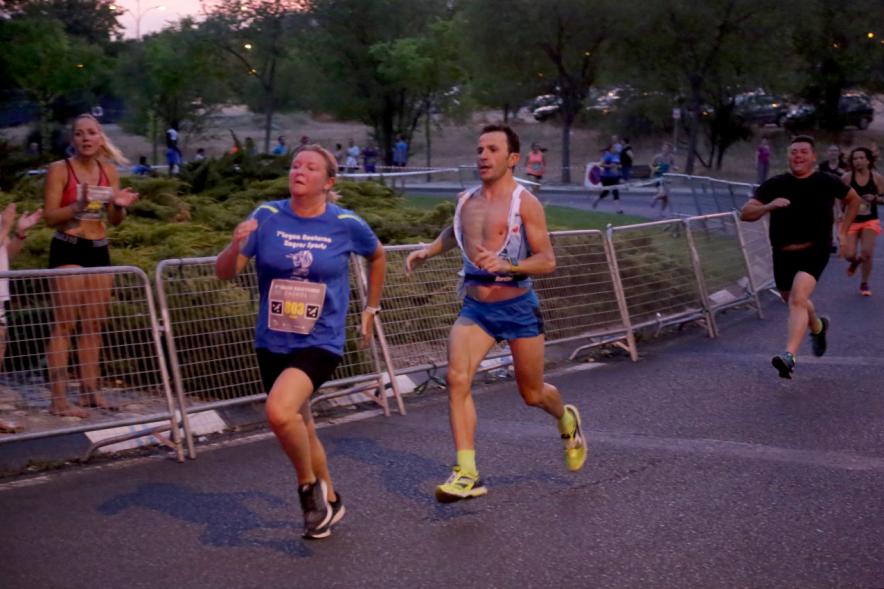 7ª Legua Nocturna Zagros - Primer plano de los corredores.