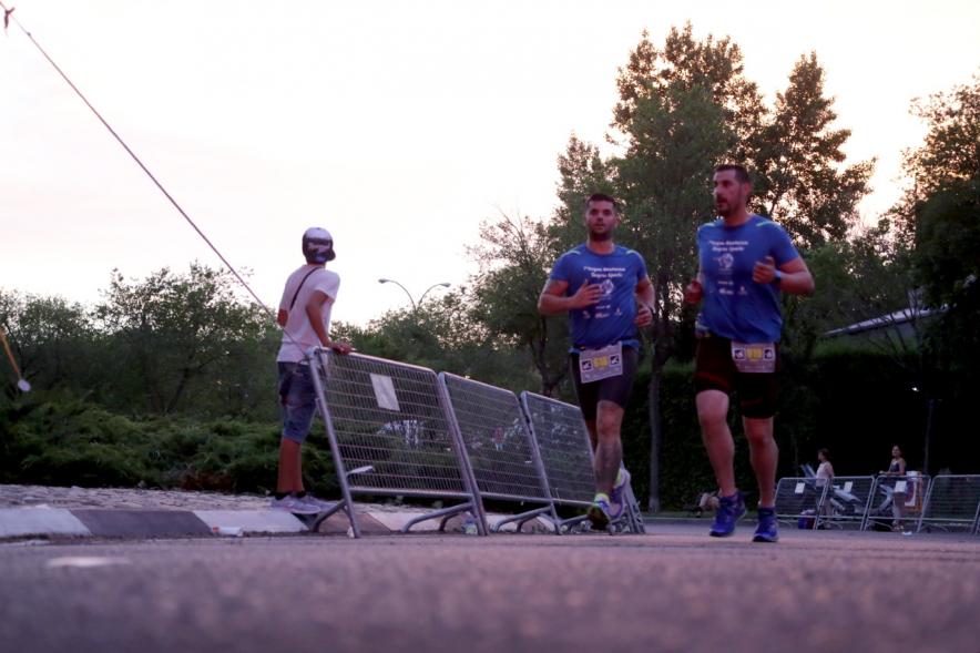 7ª Legua Nocturna Zagros - Primer plano de los corredores.