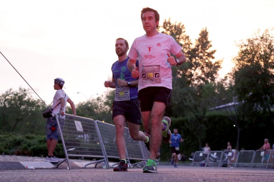 7ª Legua Nocturna Zagros - Primer plano de los corredores.