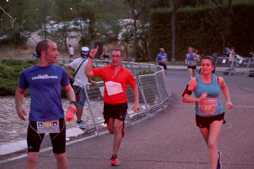 7ª Legua Nocturna Zagros -  Primer plano de los corredores.
